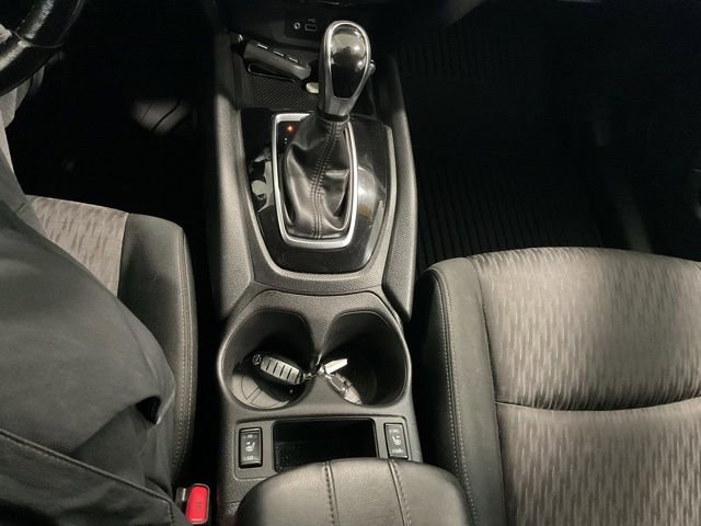 Used 2020 Nissan Rogue SV image 15