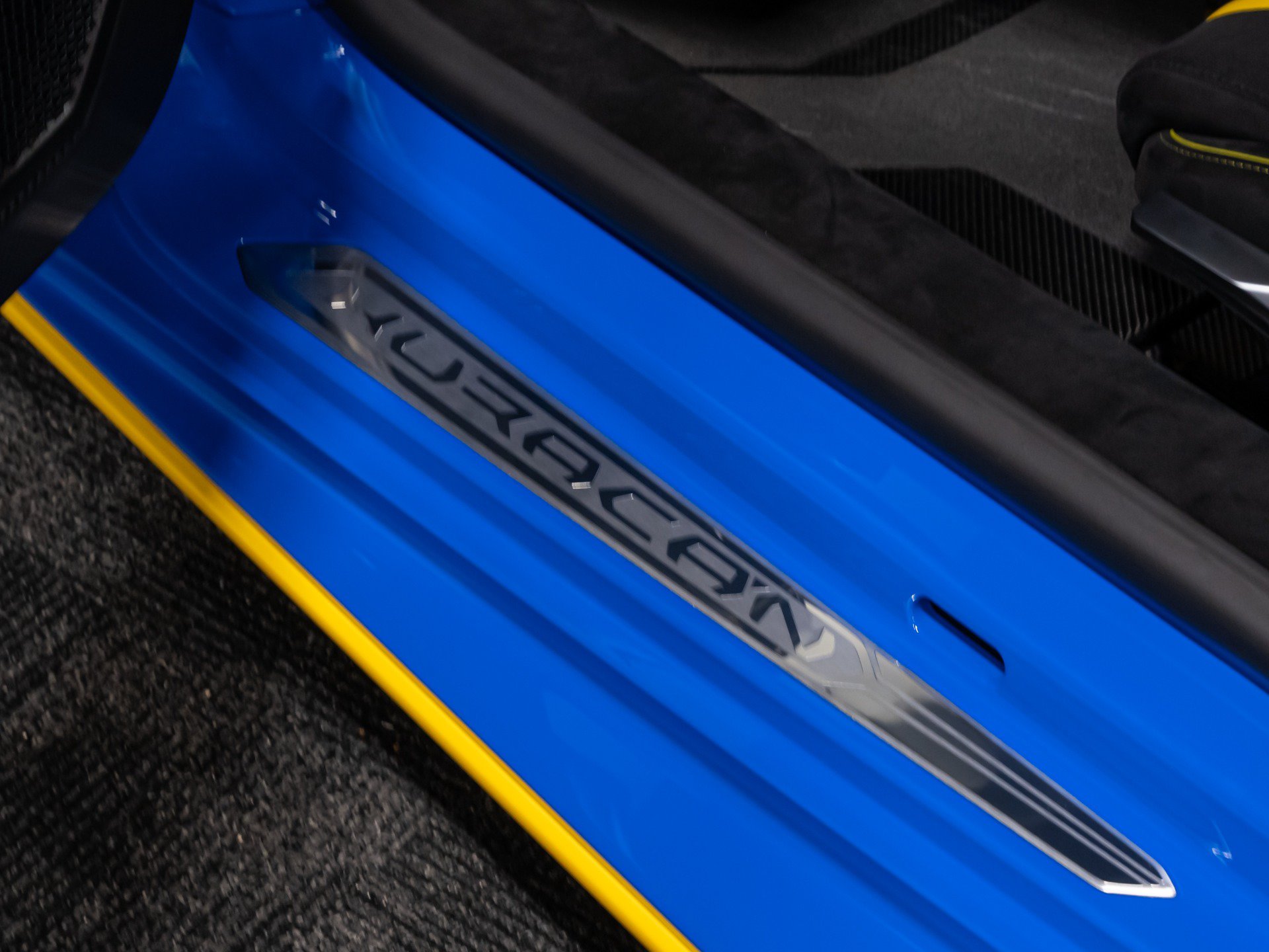 Used 2022 Lamborghini Huracan STO RWD image 44