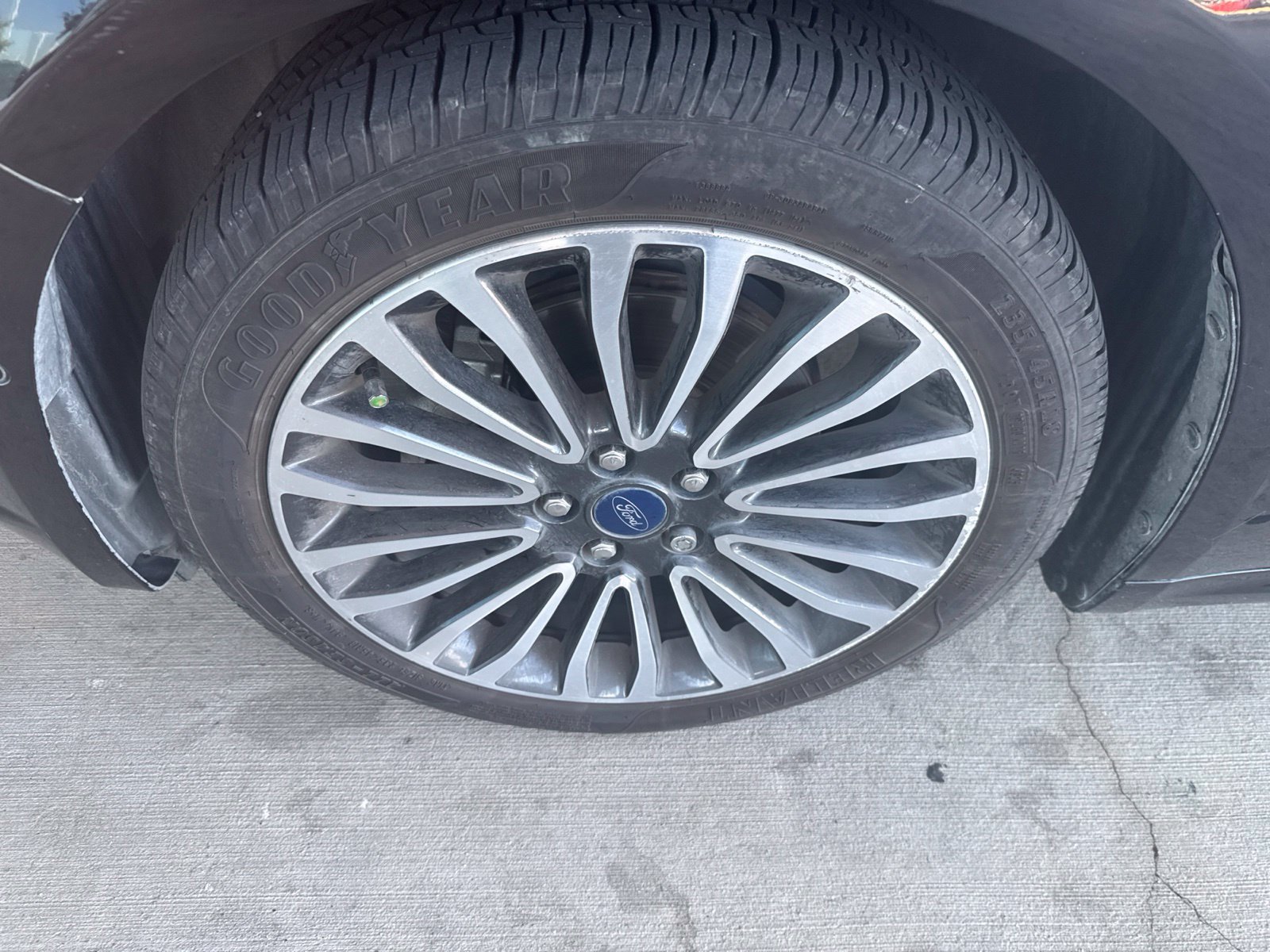 Used 2018 Ford Fusion SE w/ Fusion SE Technology Package FWD image 2