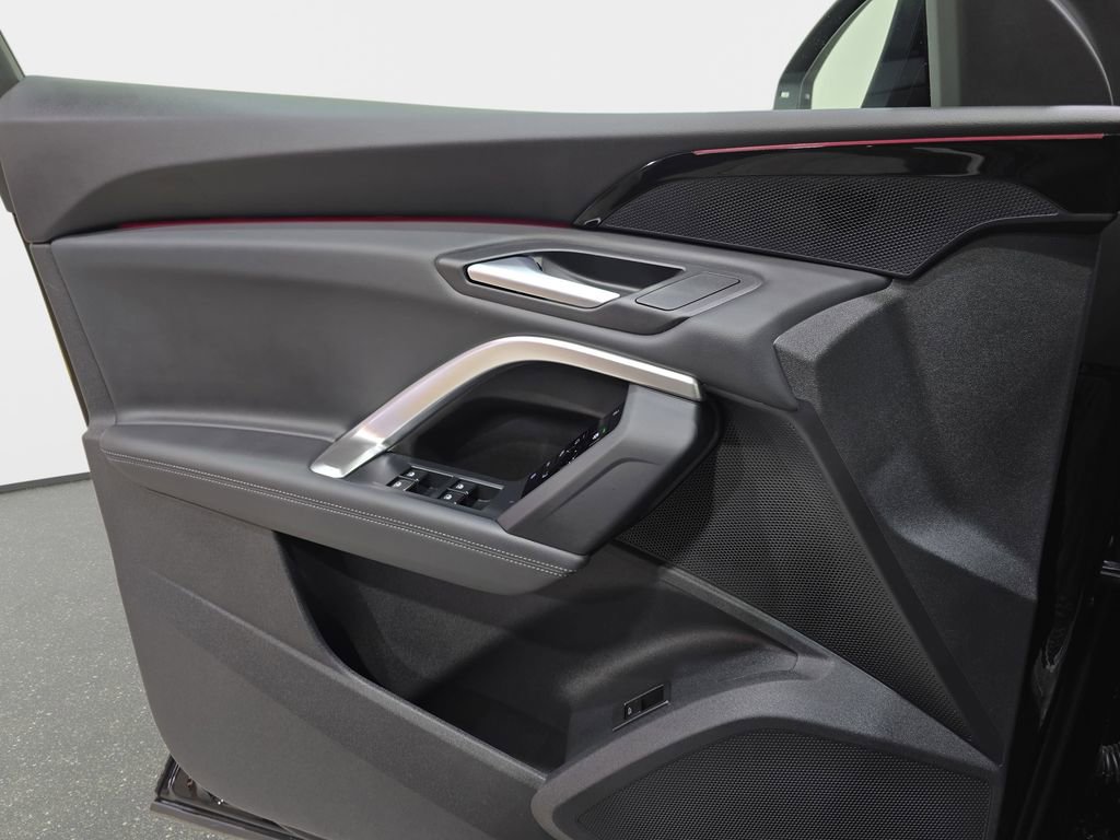 Used 2025 Audi Q5 Premium w/ Convenience Package image 30