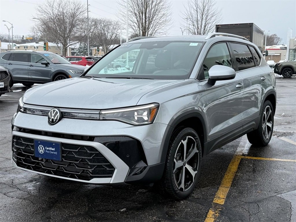 Certified 2025 Volkswagen Taos SEL image 8