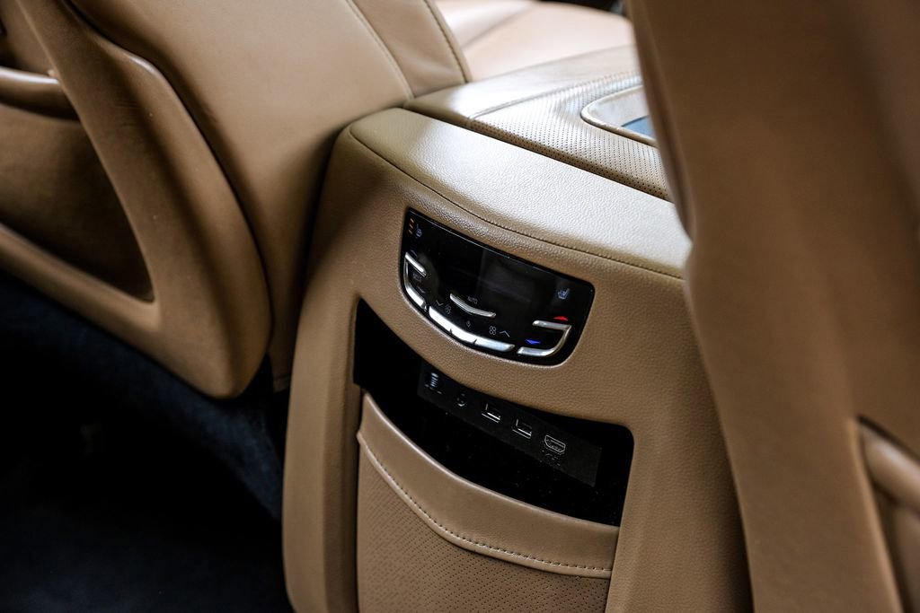 Used 2019 Cadillac Escalade Platinum image 40