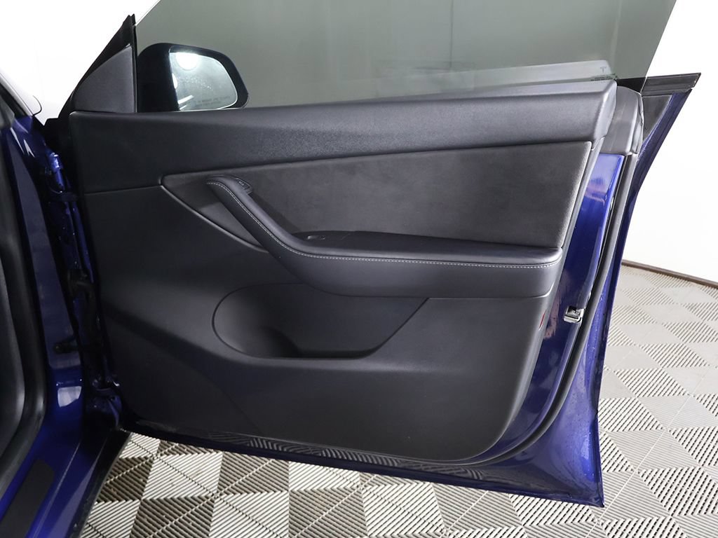 Used 2021 Tesla Model Y Long Range AWD/4WD image 21