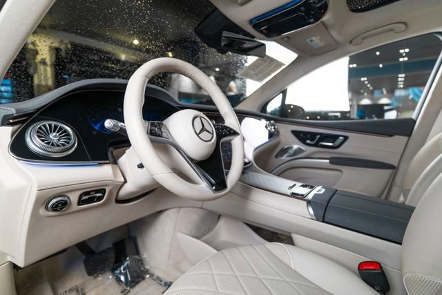Certified 2023 Mercedes-Benz EQS 580 4MATIC SUV image 4