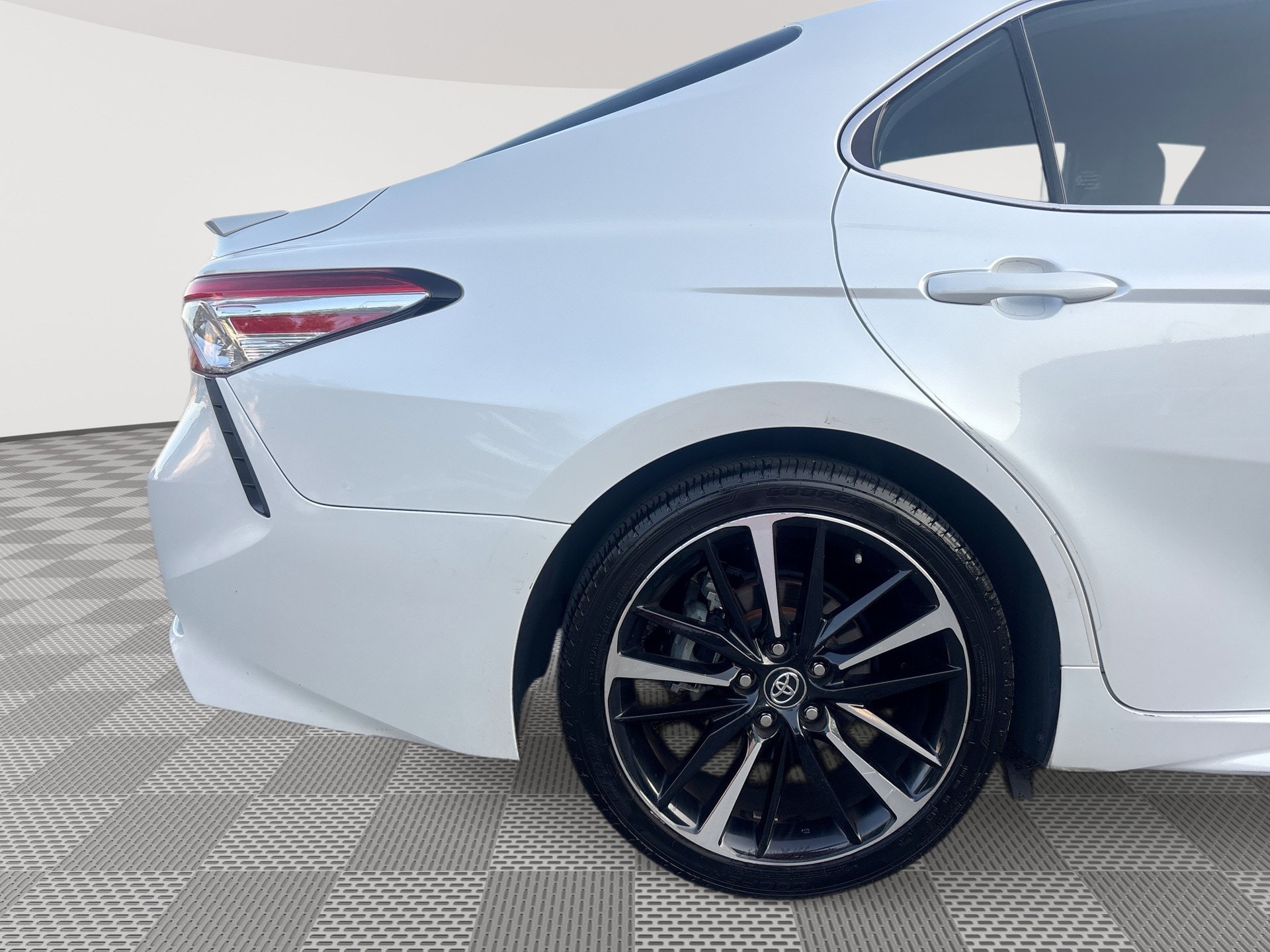 Used 2020 Toyota Camry XSE FWD image 30