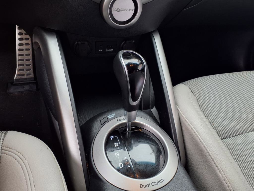 Used 2013 Hyundai Veloster w/ Style Pkg image 8