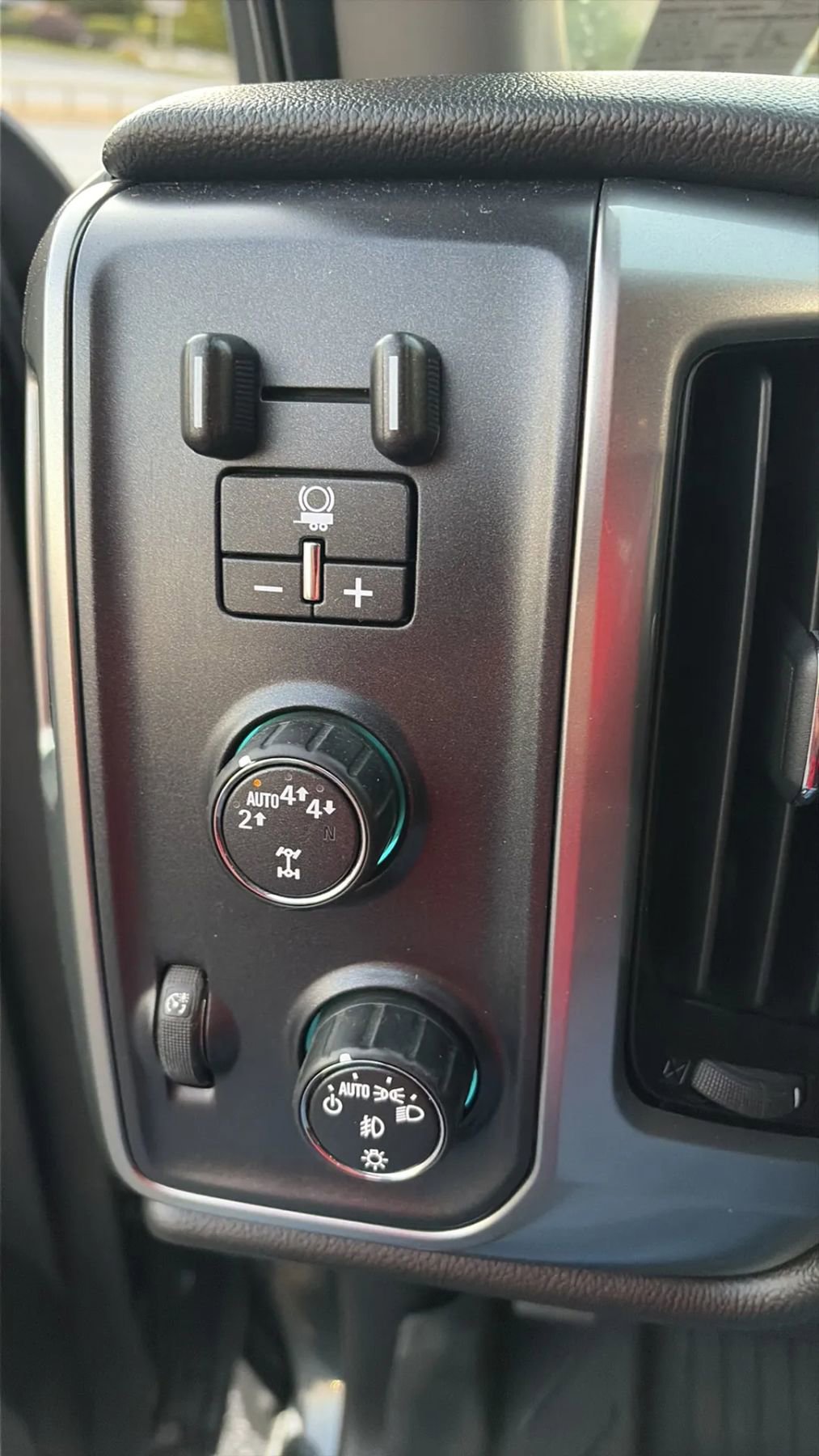 Used 2019 Chevrolet Silverado 1500 LT w/ All Star Edition image 39