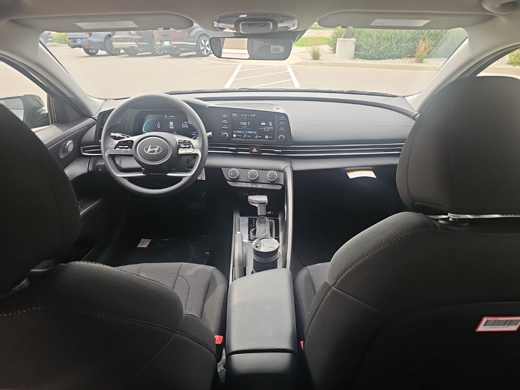 New 2026 Hyundai Elantra SE FWD image 28