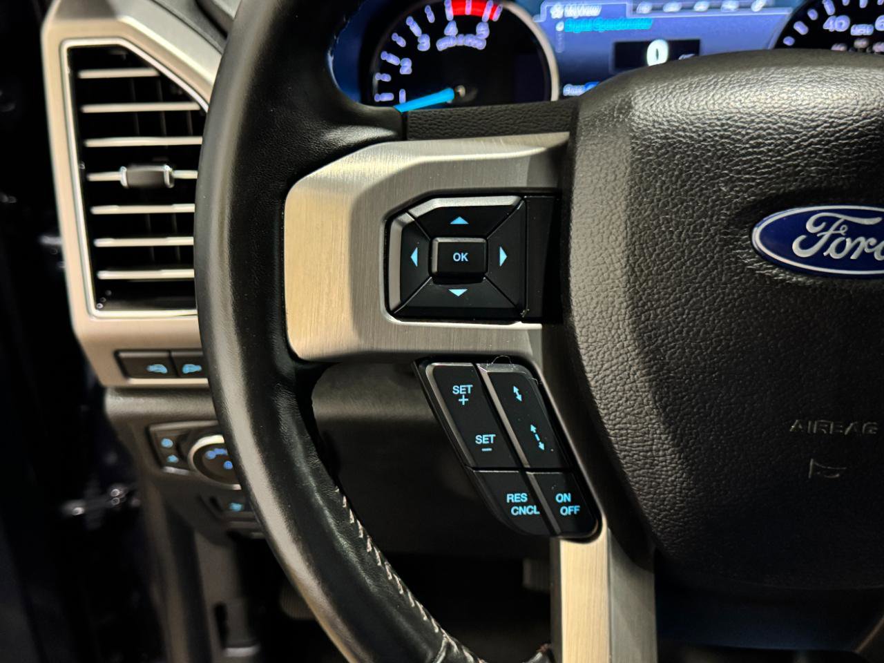 Used 2019 Ford F250 Platinum w/ Platinum Ultimate Package AWD/4WD image 22