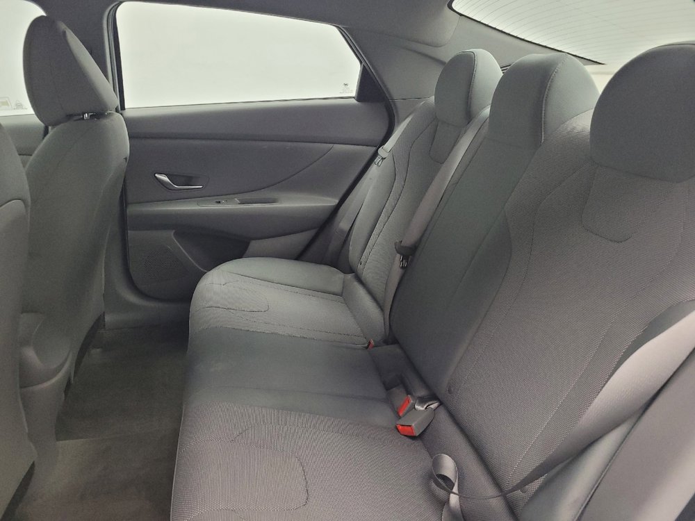 Used 2021 Hyundai Elantra SE image 18