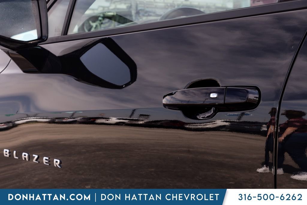 Used 2025 Chevrolet Blazer LT FWD image 27