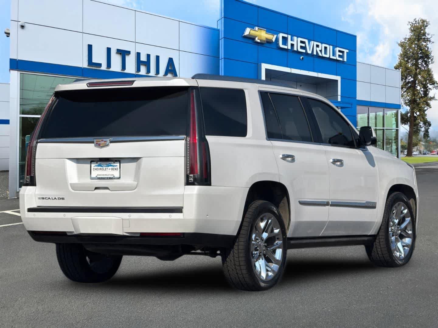 Used 2020 Cadillac Escalade Premium Luxury AWD/4WD image 2