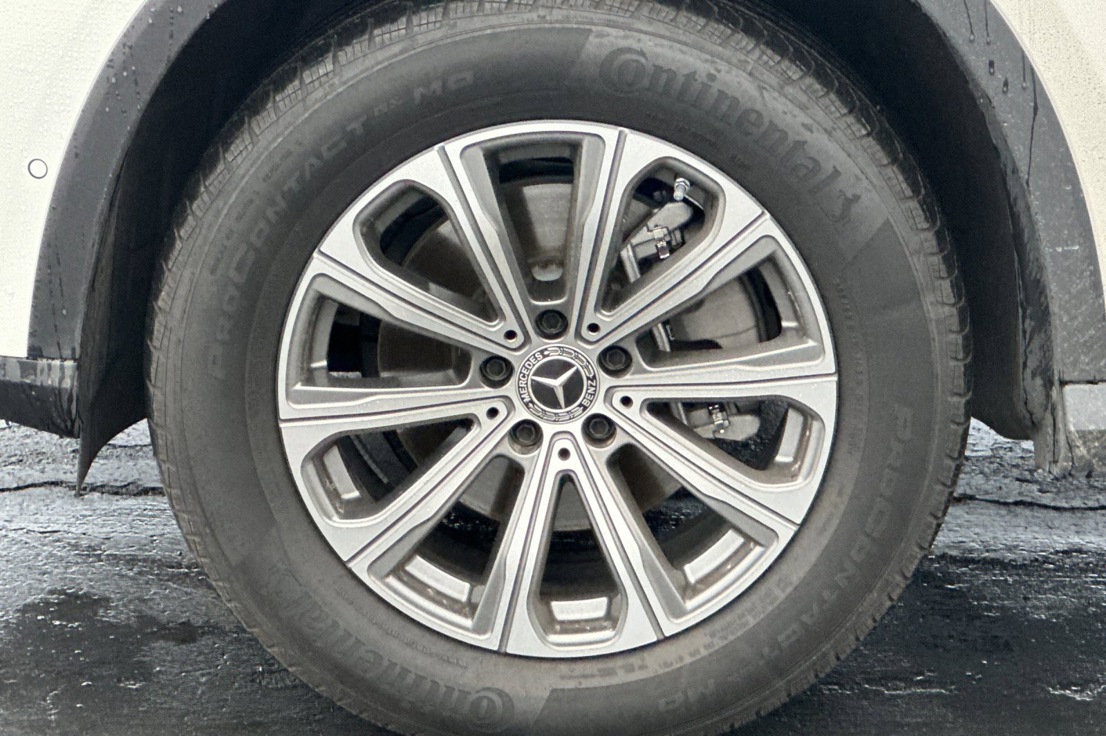 Used 2025 Mercedes-Benz GLC 300 4MATIC image 44