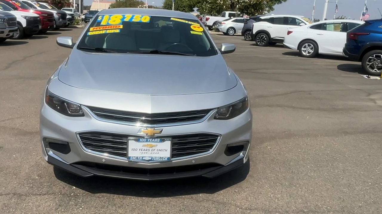 Used 2018 Chevrolet Malibu Hybrid w/ Driver Confidence Package FWD image 2