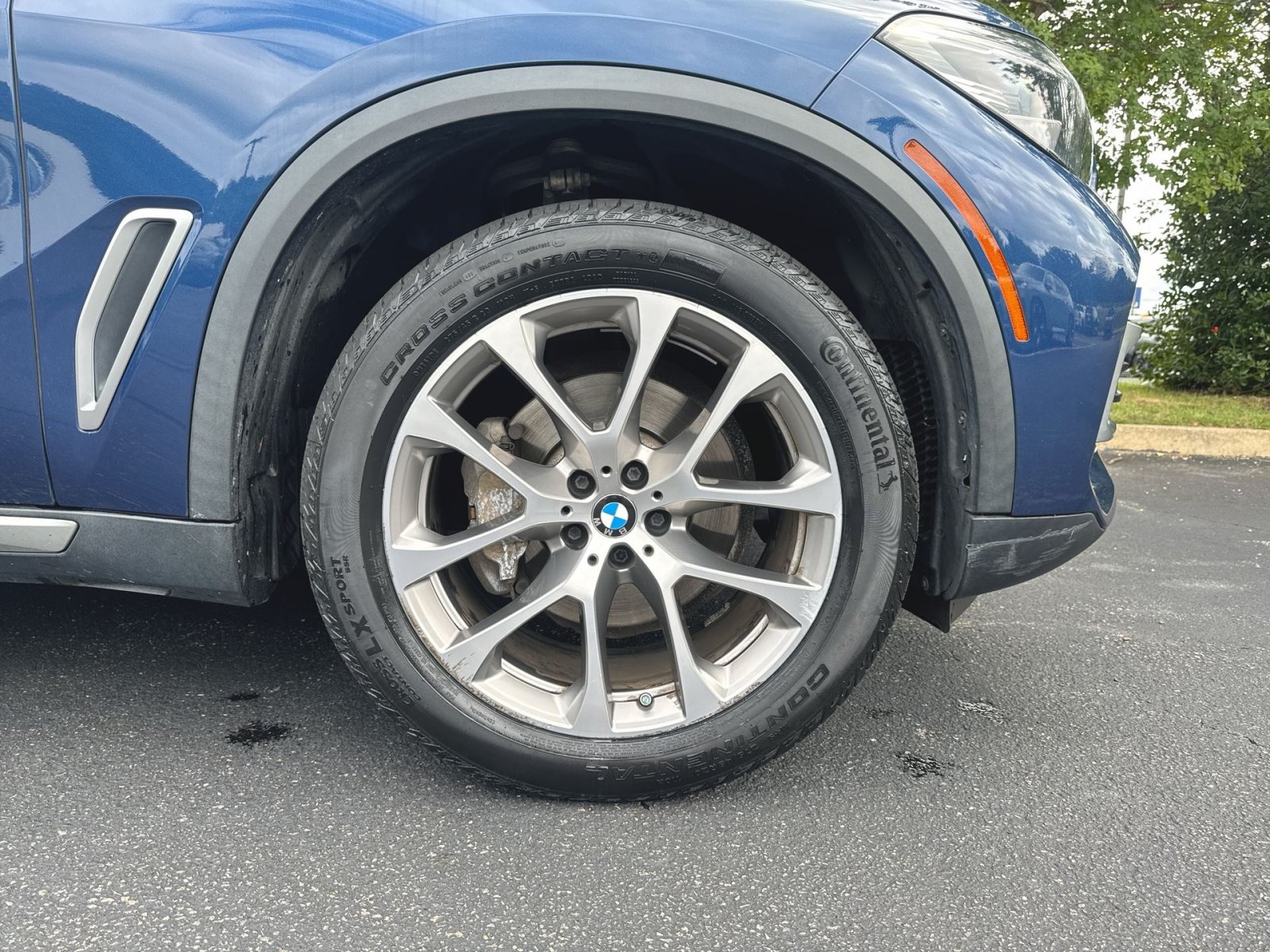 Used 2019 BMW X5 xDrive40i w/ Premium Package 2 AWD/4WD image 2