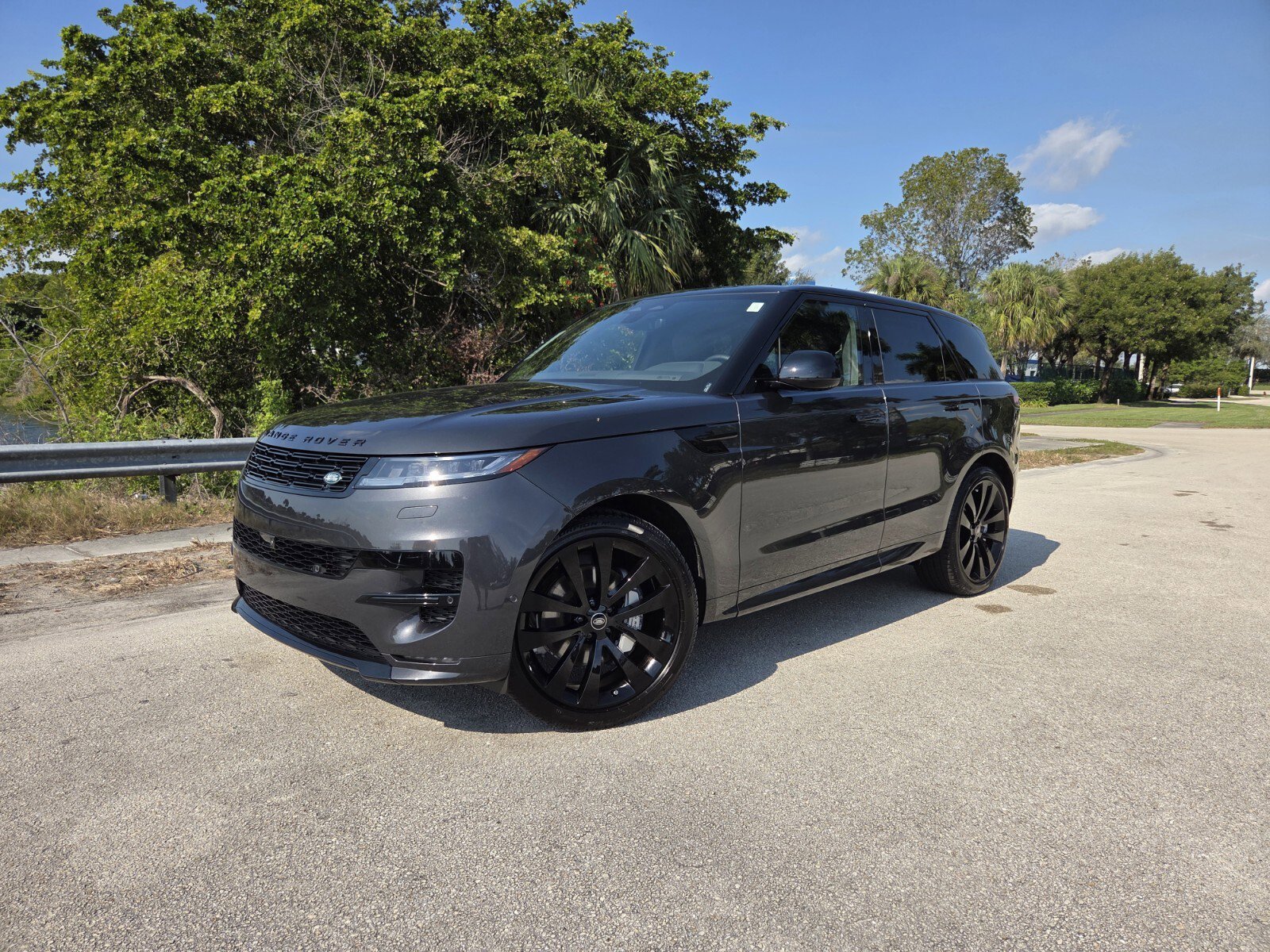 New 2025 Land Rover Range Rover Sport Dynamic SE image 1