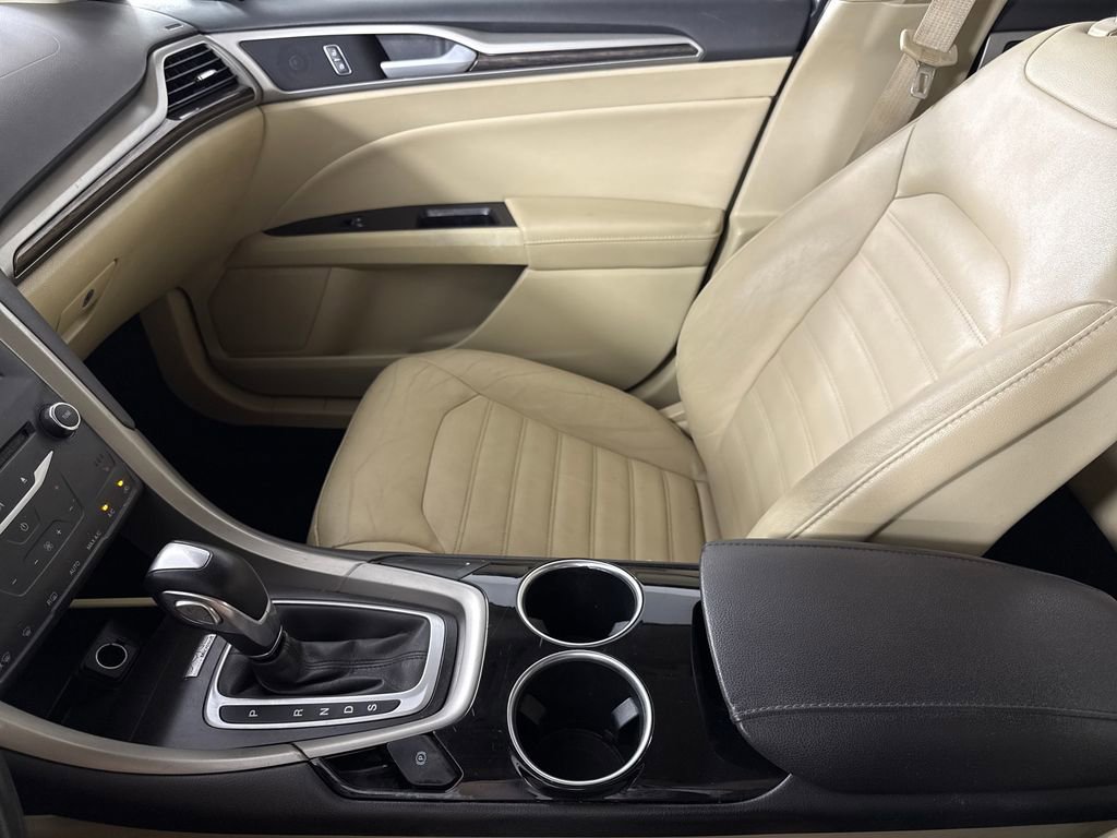 Used 2013 Ford Fusion SE FWD image 19