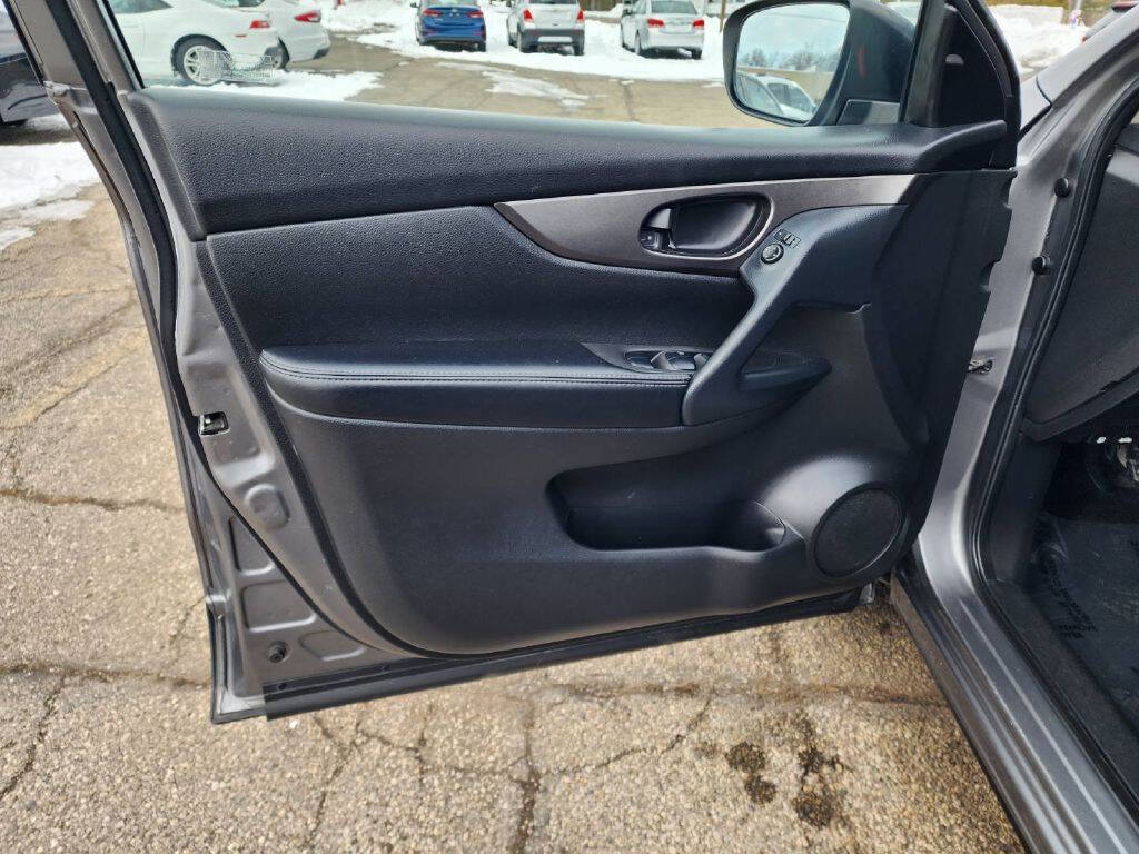 Used 2021 Nissan Rogue Sport S FWD image 16