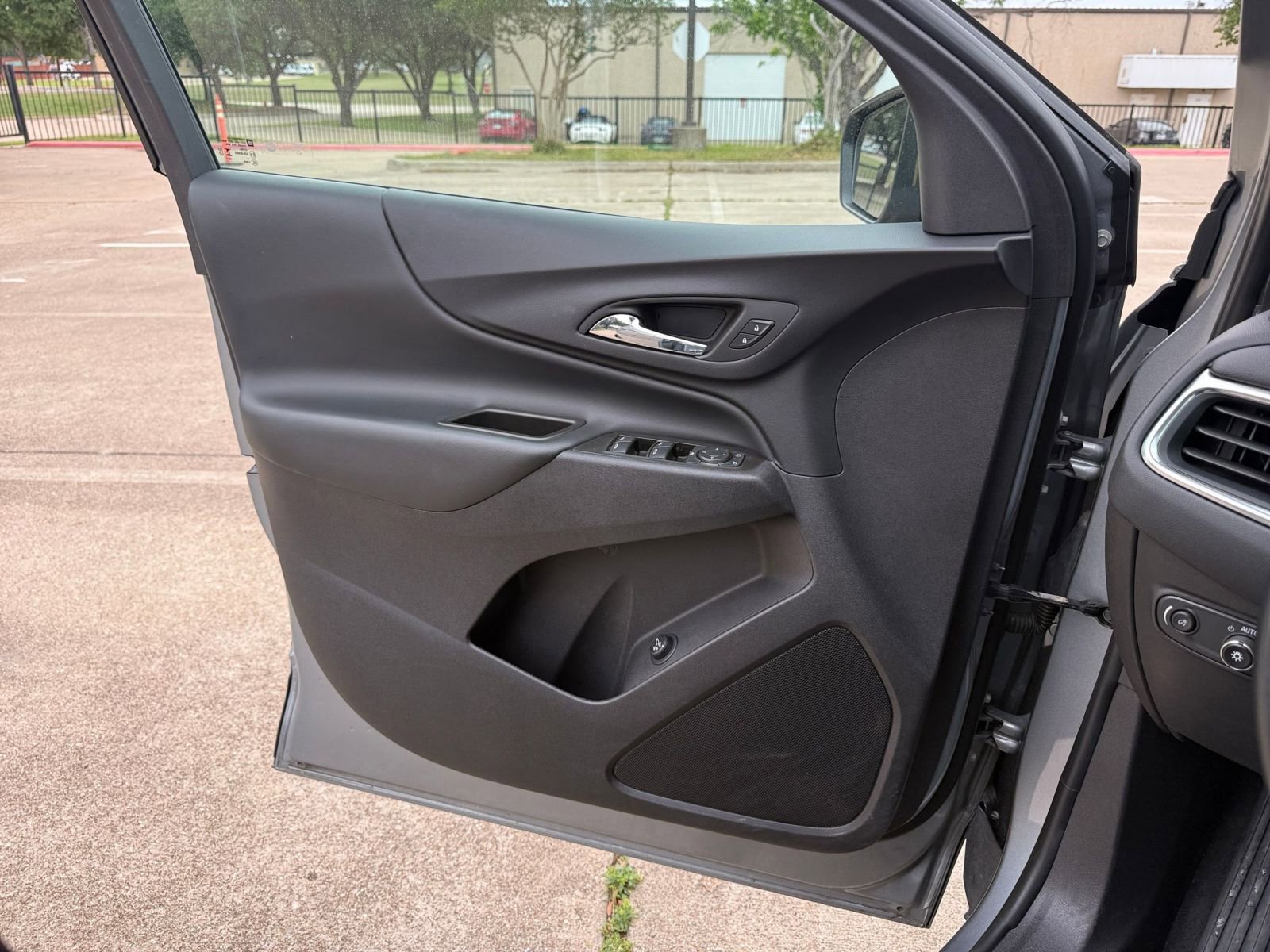 Used 2024 Chevrolet Equinox LT FWD image 18