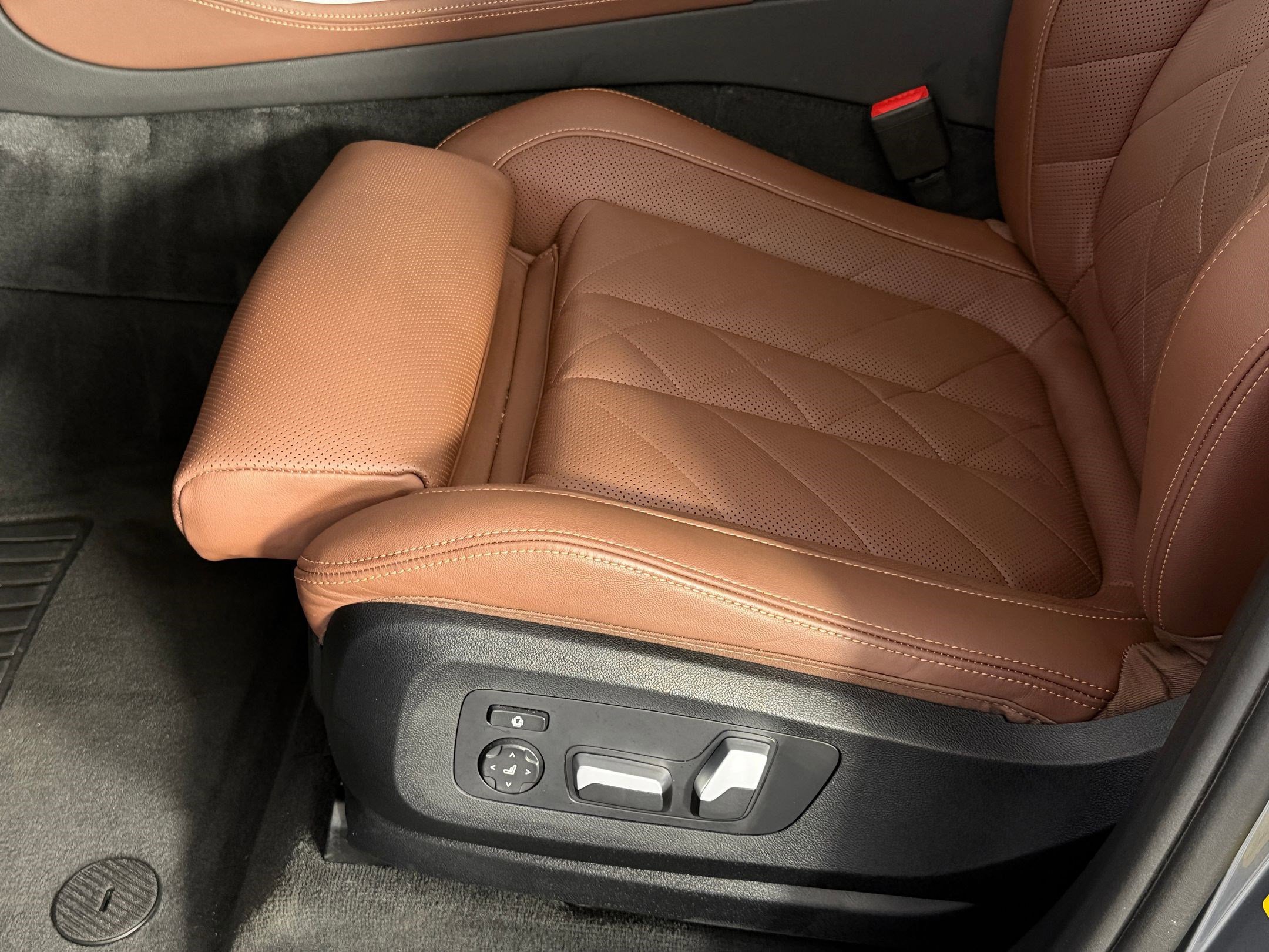 Used 2024 BMW X5 sDrive40i w/ M Sport Package RWD image 13
