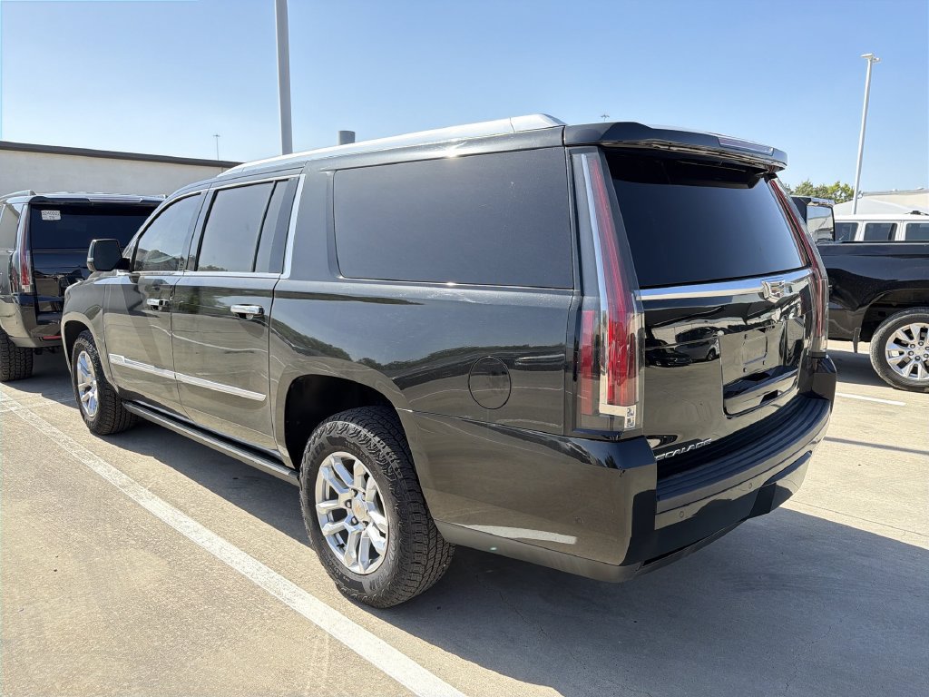 Used 2017 Cadillac Escalade ESV Platinum AWD/4WD image 4