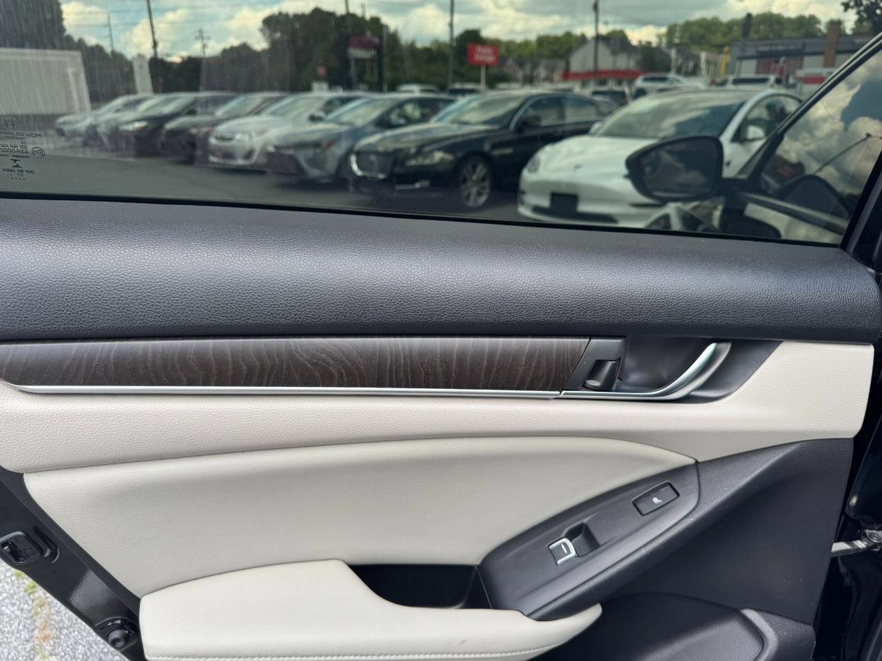 Used 2018 Honda Accord Touring image 28