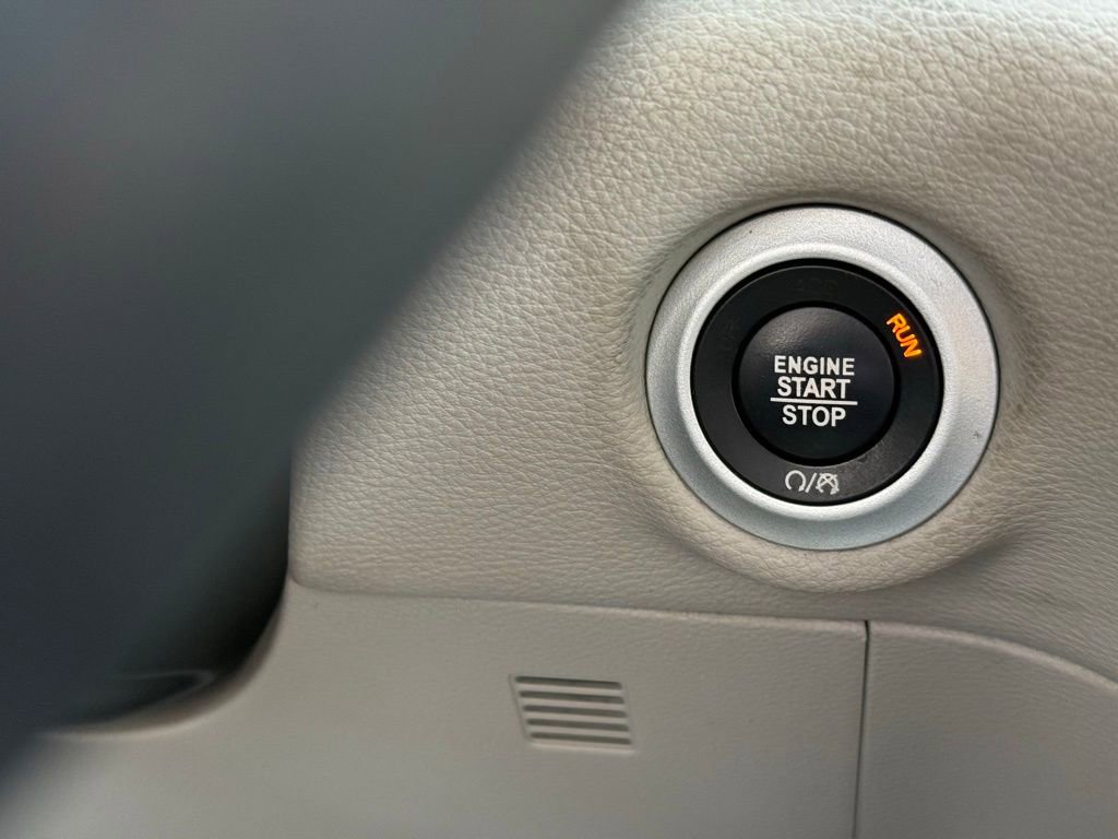 Used 2017 Chrysler Pacifica Limited image 21