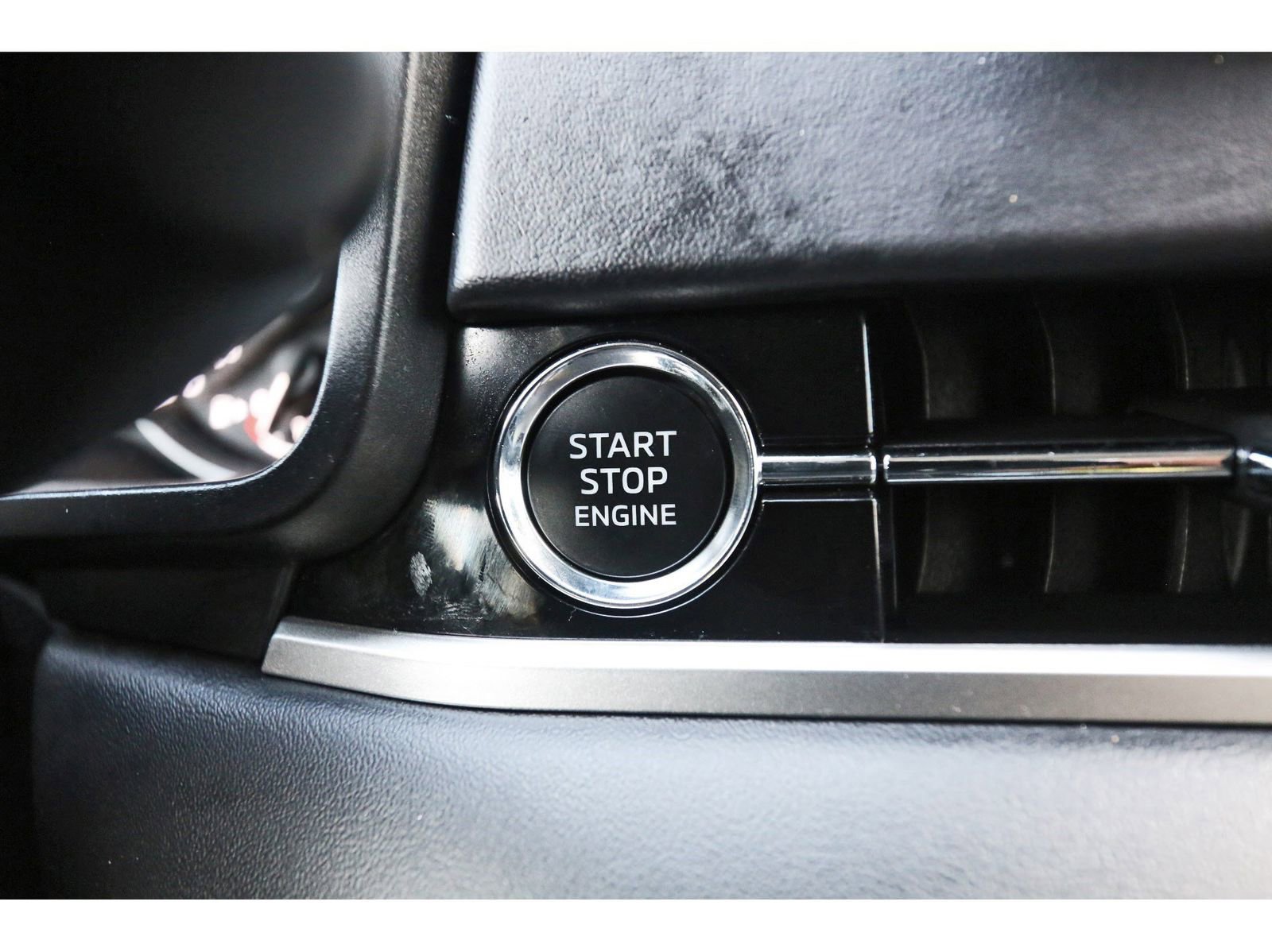 Used 2024 Mitsubishi Outlander ES image 28