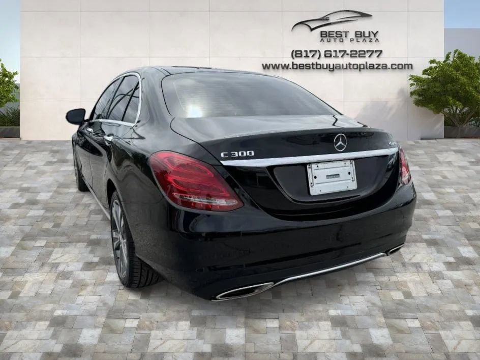Used 2015 Mercedes-Benz C 300 4MATIC Sedan image 4
