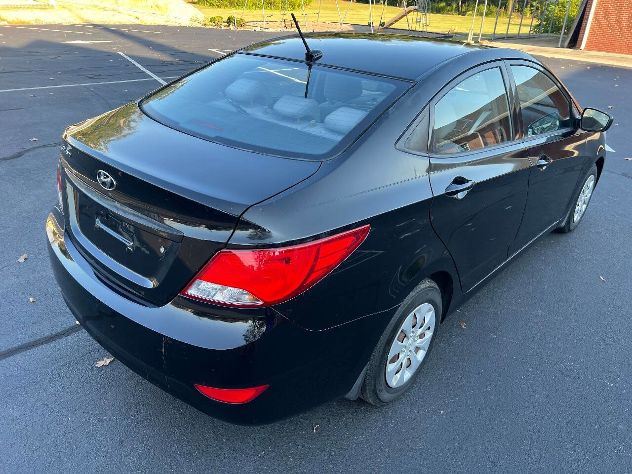 Used 2015 Hyundai Accent GLS image 7