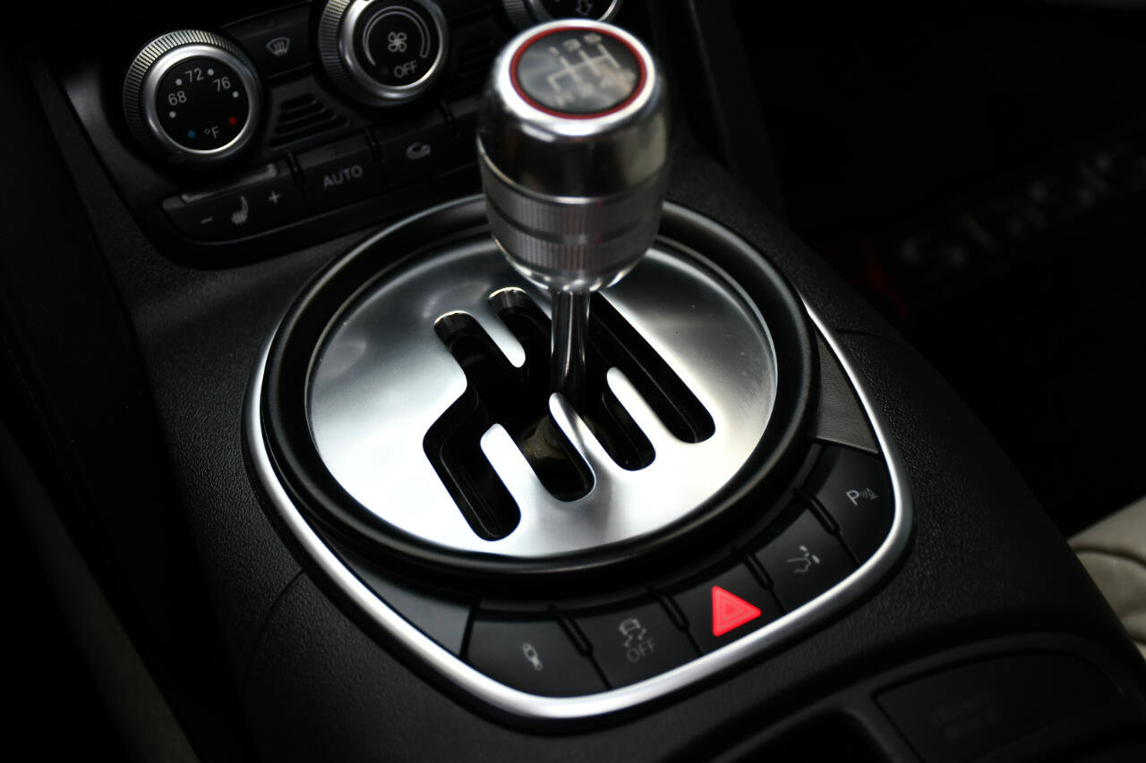 Used 2011 Audi R8 V10 image 43