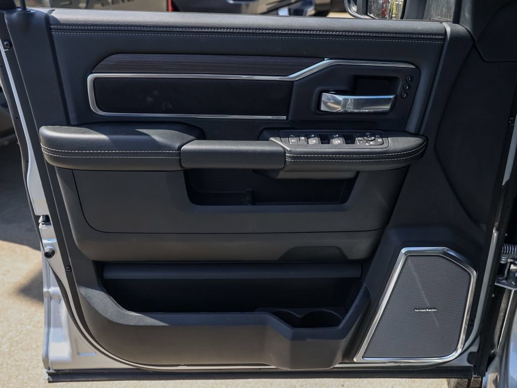 New 2026 RAM 3500 Laramie AWD/4WD image 22
