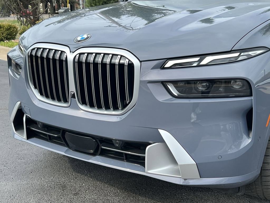 Used 2024 BMW X7 xDrive40i w/ Parking Assistance Package image 9