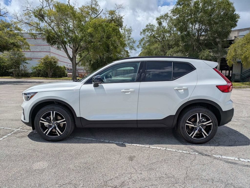 New 2026 Volvo XC40 B4 Core FWD image 3