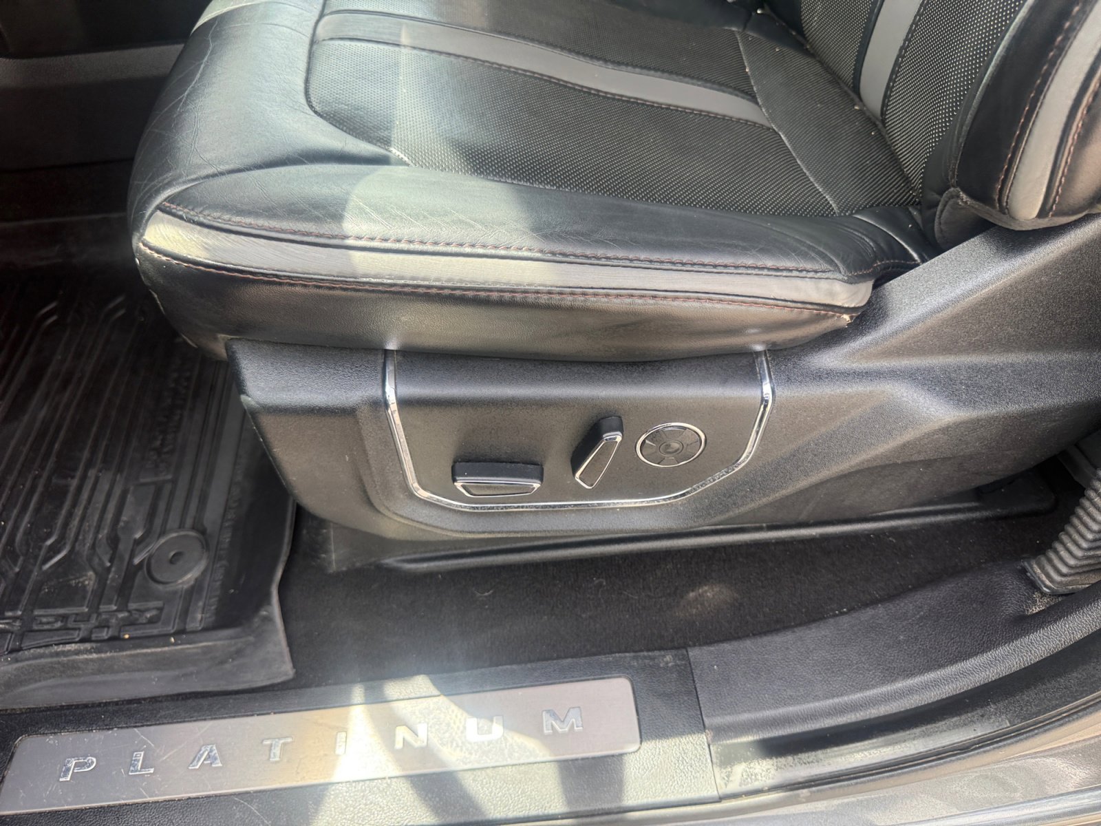 Used 2019 Ford F350 Platinum w/ Platinum Ultimate Package image 15