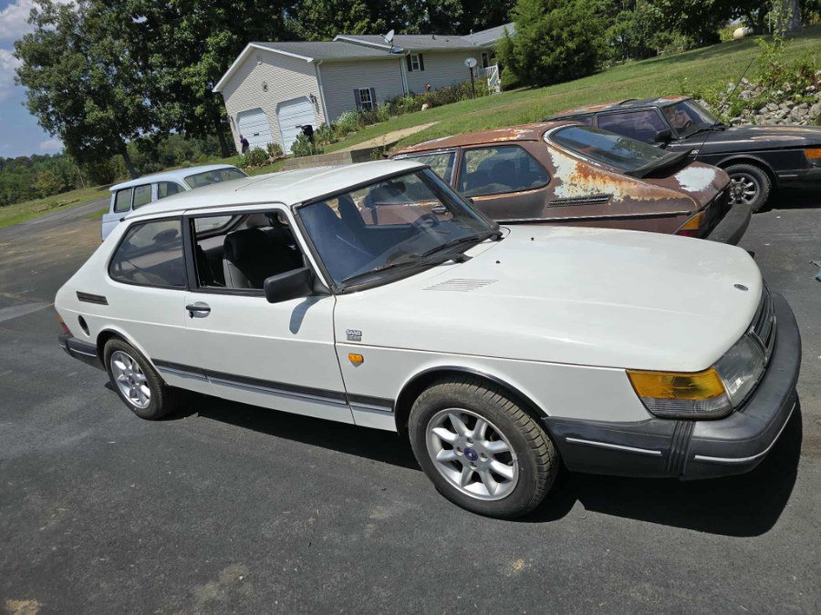 Used 1991 Saab 900 Hatchback image 2