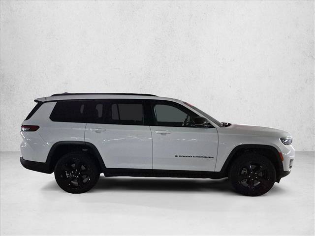 Used 2023 Jeep Grand Cherokee L Laredo RWD image 4