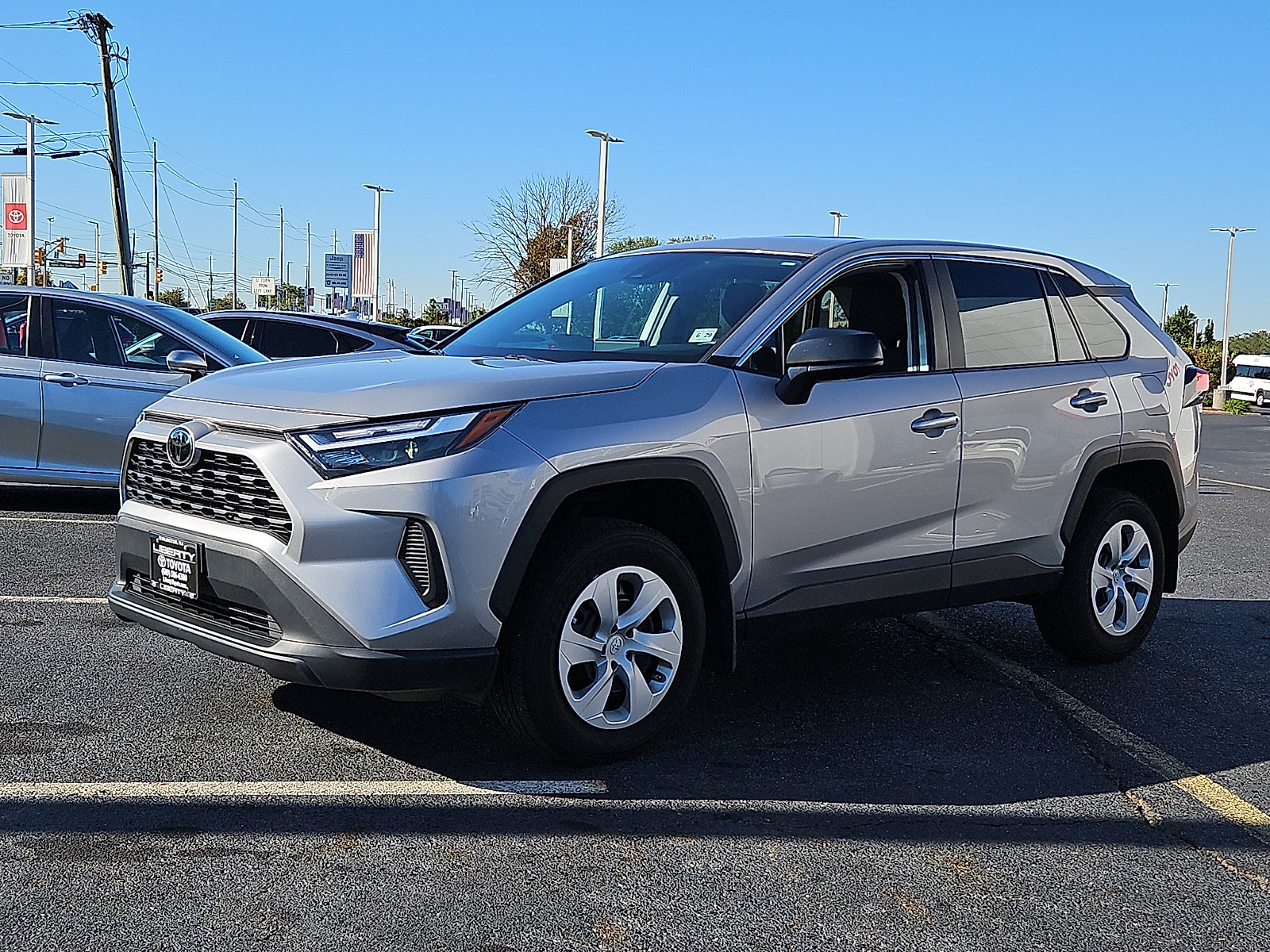 Used 2024 Toyota RAV4 LE AWD/4WD image 3
