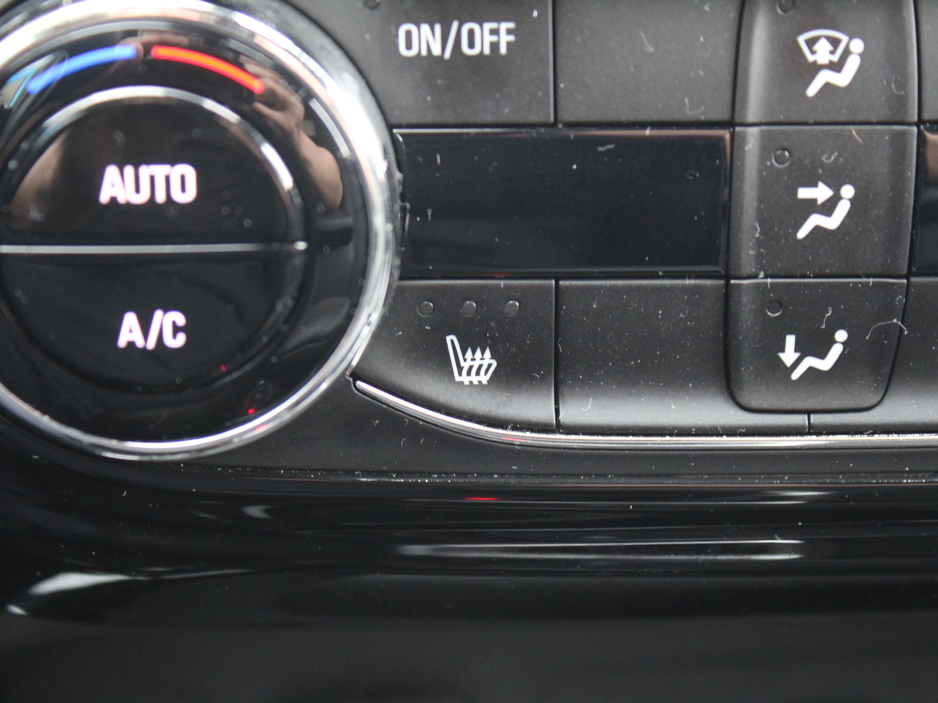Used 2025 Chevrolet Trax RS w/ Driver Confidence Package FWD image 19