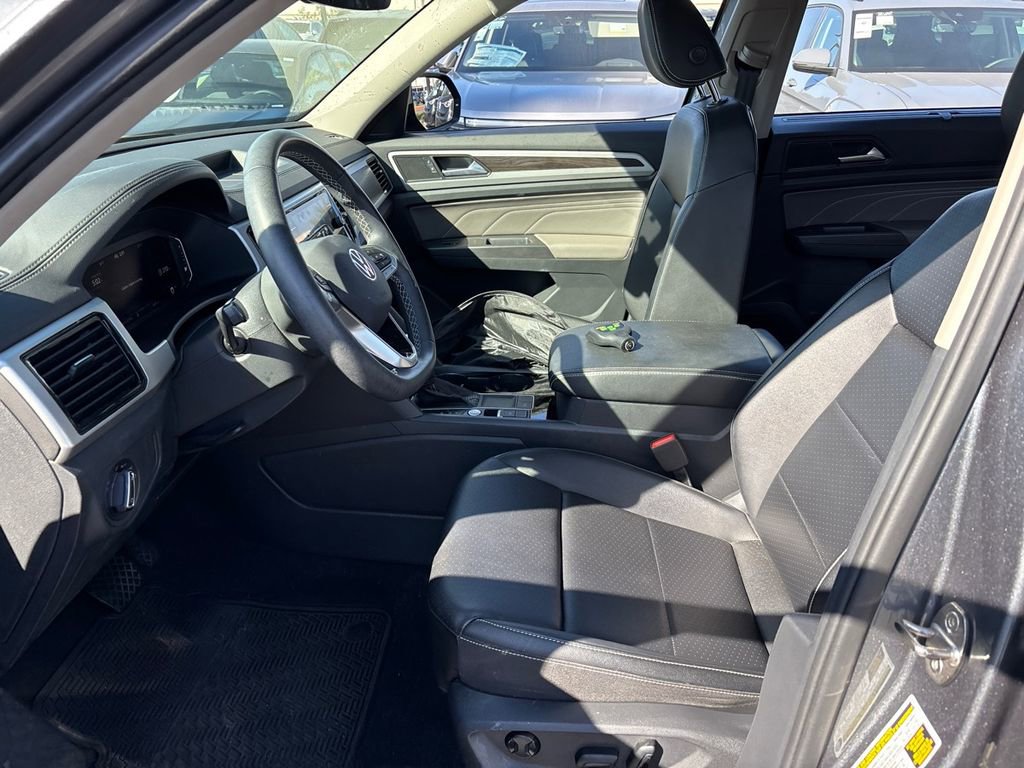 Used 2023 Volkswagen Atlas SE w/ Panoramic Sunroof Package image 9