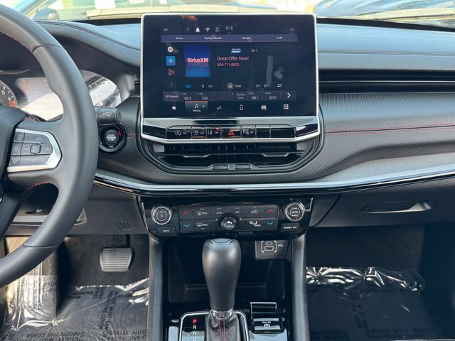 Used 2025 Jeep Compass Trailhawk AWD/4WD image 25