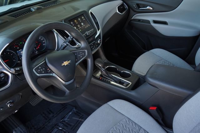 Used 2022 Chevrolet Equinox LS w/ LS Convenience Package FWD image 2