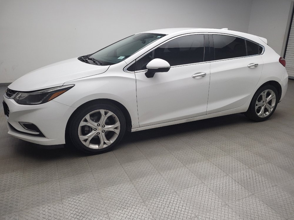 Used 2018 Chevrolet Cruze Premier FWD image 2