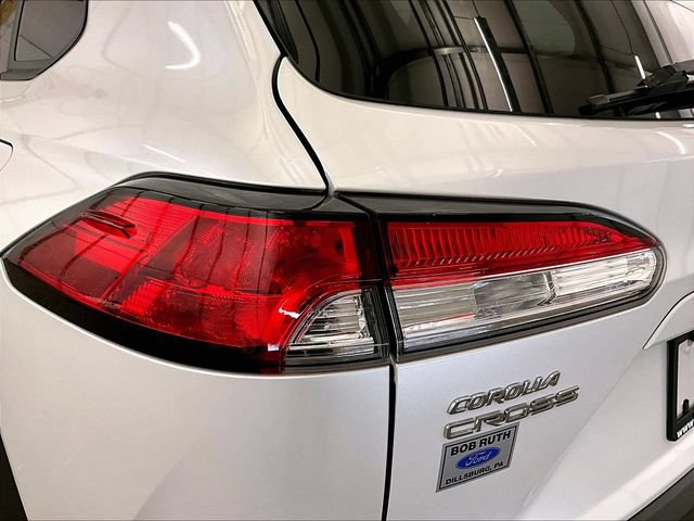 Used 2023 Toyota Corolla Cross LE w/ Moonroof Package FWD image 30