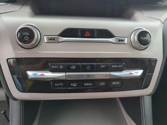 Used 2023 Ford Explorer XLT AWD/4WD image 14