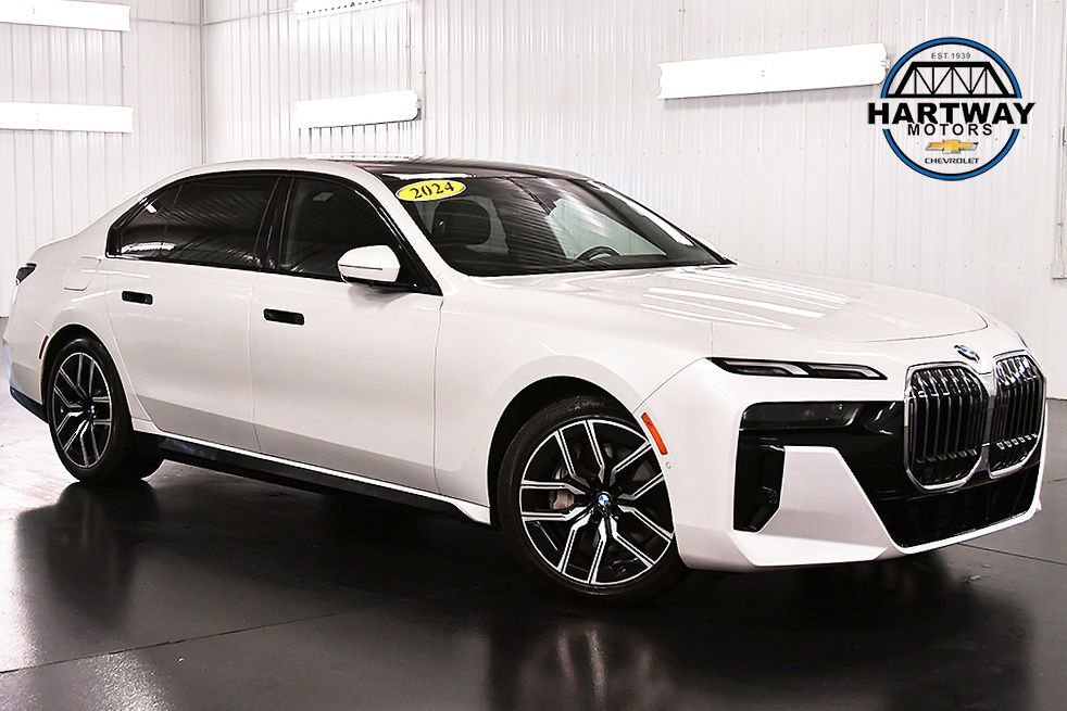 Used 2024 BMW 740i xDrive AWD/4WD image 1