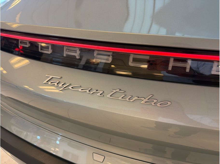 Used 2020 Porsche Taycan AWD/4WD image 36