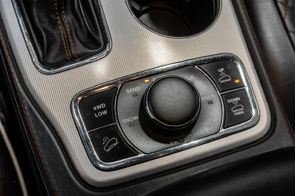 Used 2019 Jeep Grand Cherokee Summit AWD/4WD image 22