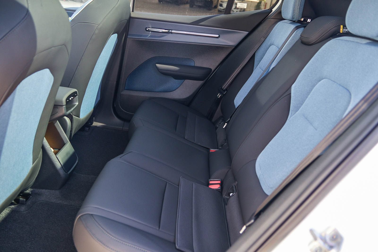 New 2026 Volvo EX30 Cross Country Ultra w/ Protection Package Premier AWD/4WD image 18