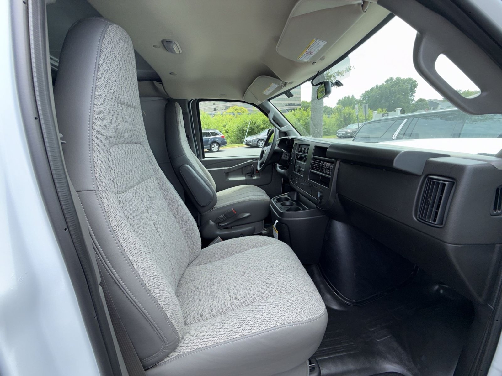 New 2026 Chevrolet Express 3500 Extended RWD image 23